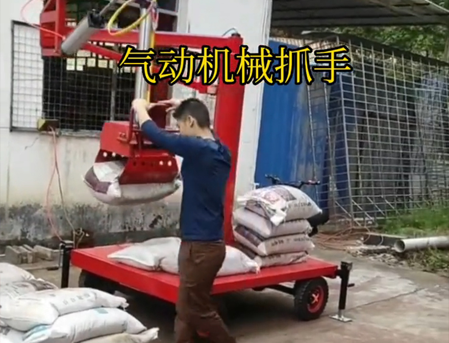 泊头市机械抓手泊头市气动机械抓手泊头市酒糟抓斗好不好用好不好用青储搬运机助力机械臂机械抓手
